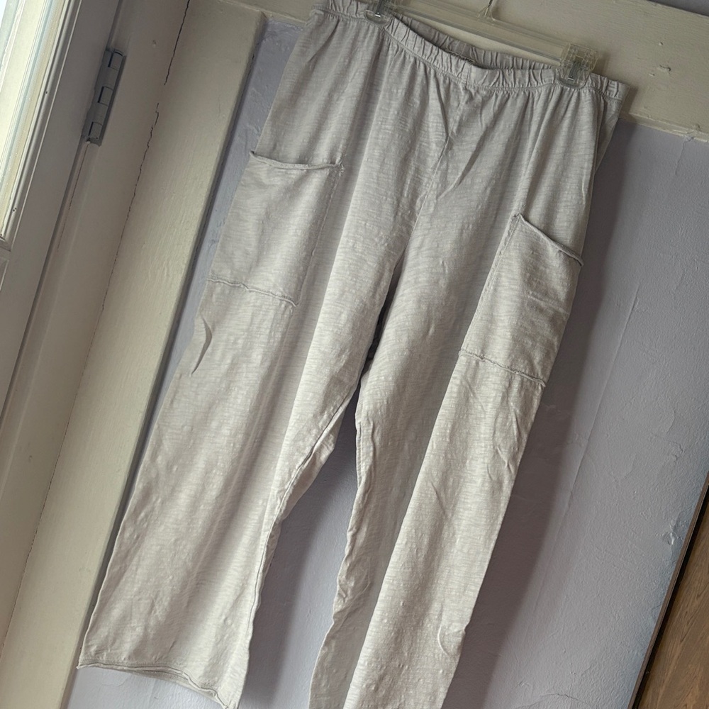 Beachy Wide Leg Crop Pants in Pale Gray